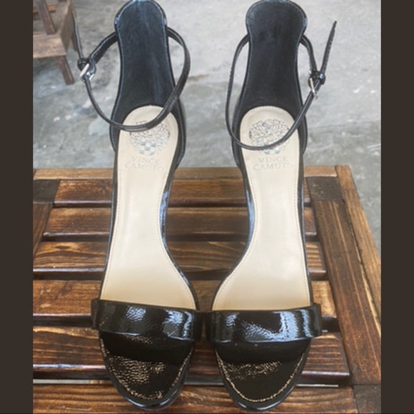 NEW ⬇️ $ - NEVER WORN!! Vince Camuto sandal - Picture 2 of 4